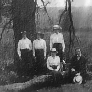 crowd potters bar.jpg